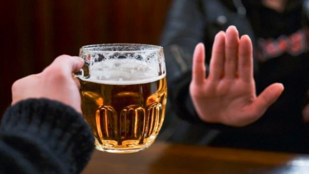 Hạn chế bia rượu để khắc phục yếu sinh lý nam