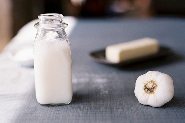 Sữa tỏi chữa đau thần kinh tọa có tốt không?