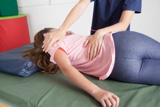 vật lý trị liệu chữa đau lưng 2 bên hông